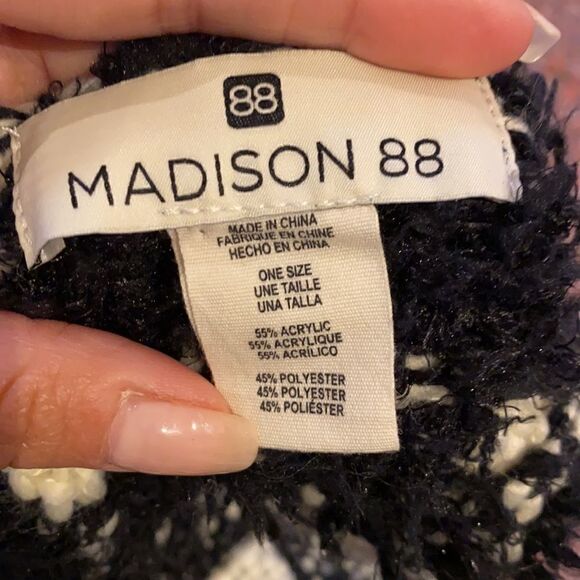 Black and white super soft scarf - Picture 3 of 3